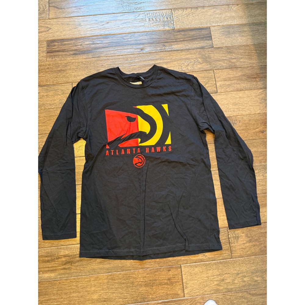 NBA Atlanta Hawks T-Shirt Mens Medium Black Long Sleeve Graphic Cotton Tee